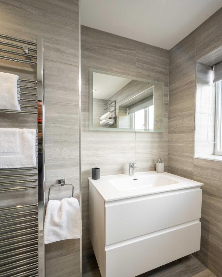 The Oaklands - Luxury Spacious 6-Bed, Near Solihull, Birmingham City, Jlr, Nec, Airport, Resorts World, Hs2 Ngoại thất bức ảnh