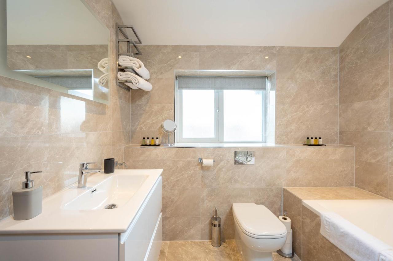 The Oaklands - Luxury Spacious 6-Bed, Near Solihull, Birmingham City, Jlr, Nec, Airport, Resorts World, Hs2 Ngoại thất bức ảnh